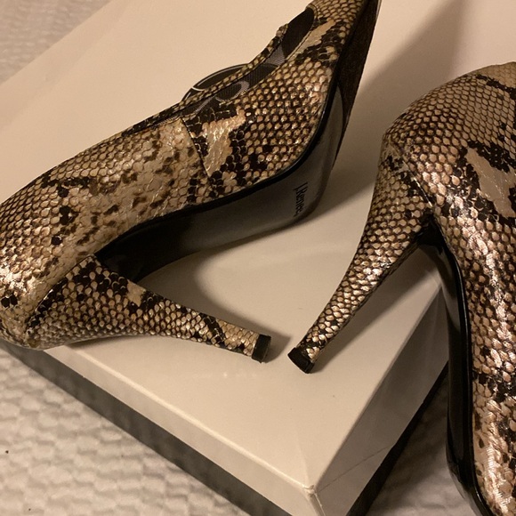 Ladies J.Renee black  & sliver snake skin step in heels - Picture 6 of 6